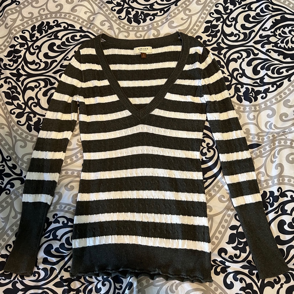 M Sonoma Knit V-Neck Sweater in Dark Olive and White